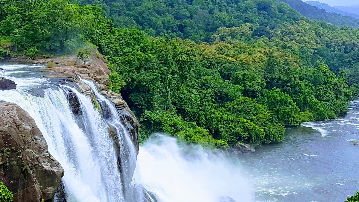 Day 05: Munnar → Athirappilly Waterfalls → Guruvayoor (Approx. 80 km / 2-3 hrs)